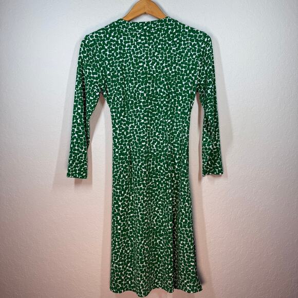 Women's BCBG Maxazria Green Geometric Wrap Dress Size Small - Picture 8 of 8